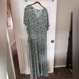 Flutter Sleeve Ditsy Floral Split Maxi, green plus/ maternity